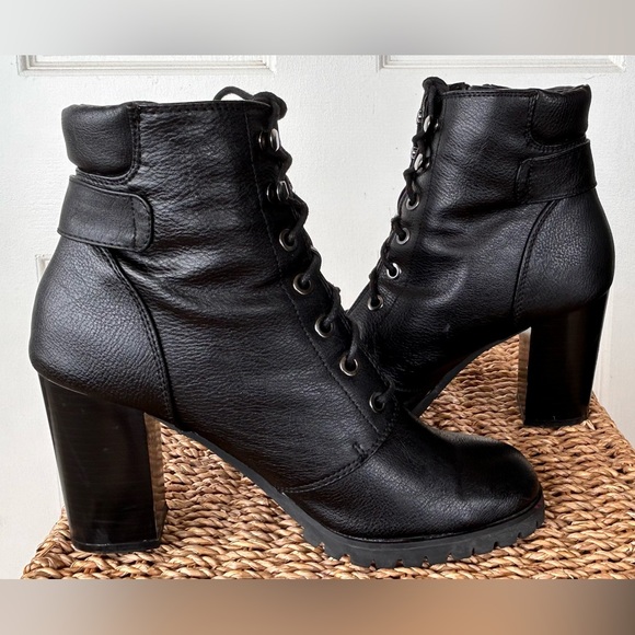 Vera Wang Catania Boots Lace Up‎ Detail Side Zip Size 7.5M - Picture 6 of 14